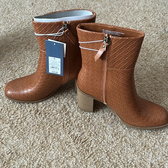 NWT 8 1/2 Fall Boots - Picture 2 of 4